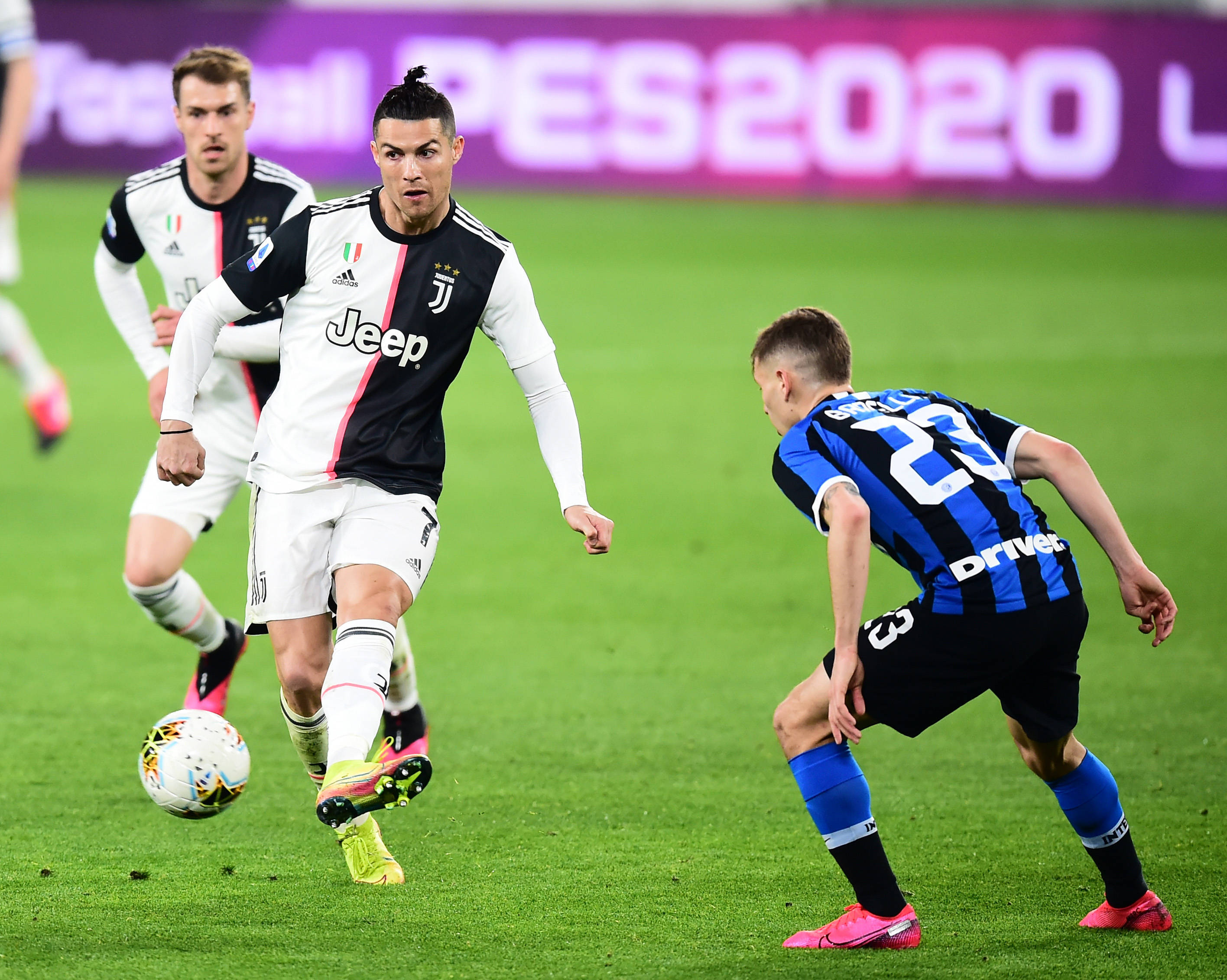 包含Ning迎来十五赛季出色发挥，尤文图斯观众热烈欢呼！赢得满堂喝彩的词条